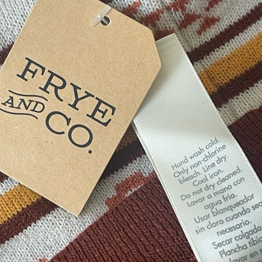 NWT. FRYE & CO Aztec Knit Pom Pom Beanie – Cream Burgundy Western Winter Hat. - Picture 4 of 4